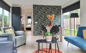 2 Bedroom Awesome Home In Heinkenszand