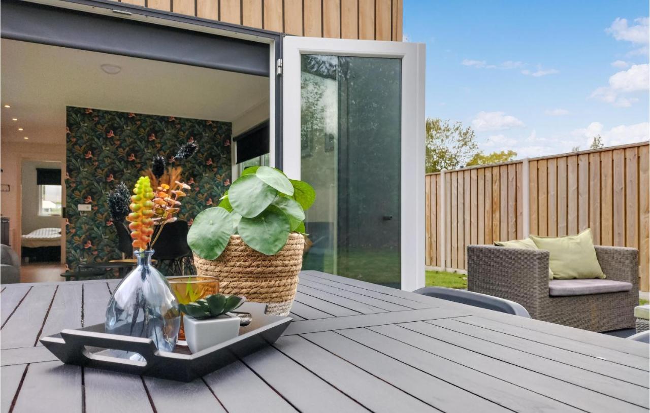 2 Bedroom Awesome Home In Heinkenszand Buitenkant foto
